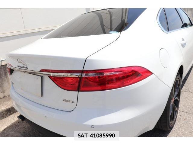 Jaguar XF 2017-03 7817204-13