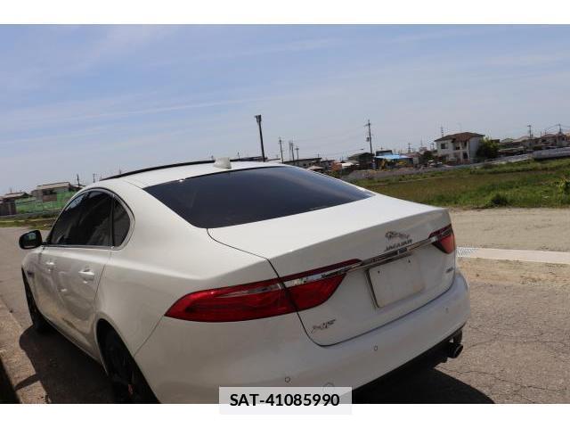 Jaguar XF 2017-03 7817204-14