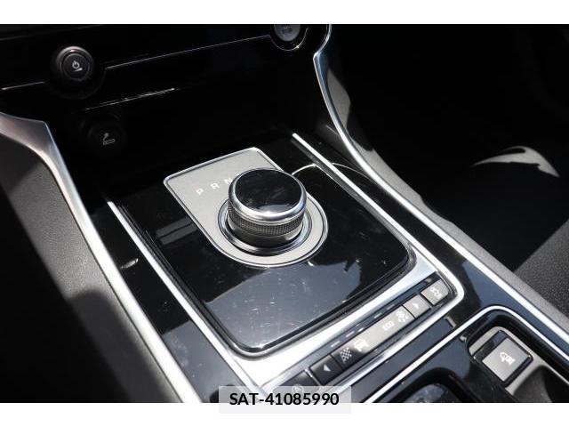 Jaguar XF 2017-03 7817204-15