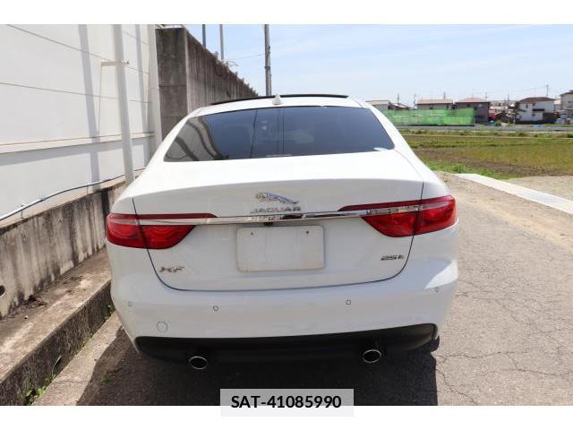 Jaguar XF 2017-03 7817204-18