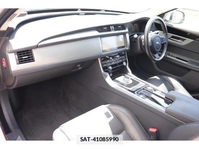 Jaguar XF 2017-03 7817204-2