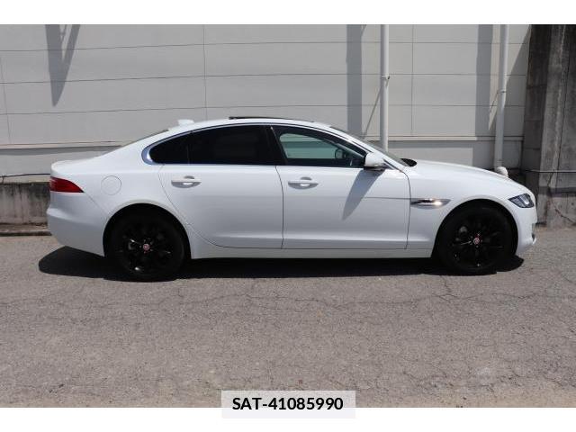 Jaguar XF 2017-03 7817204-3