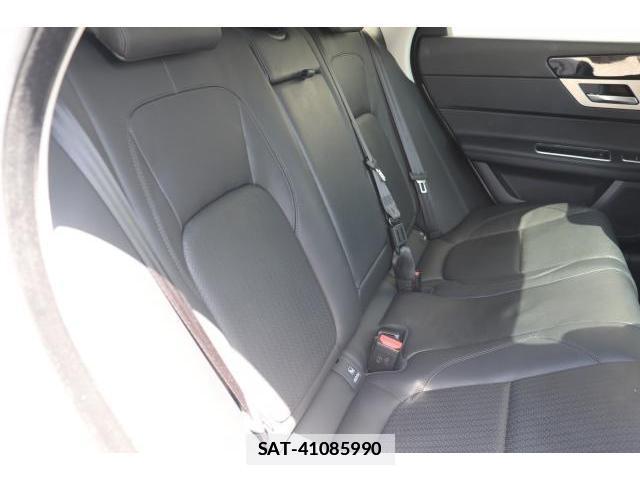 Jaguar XF 2017-03 7817204-6