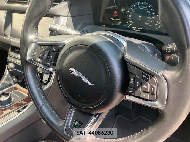 Jaguar XF 2017-03 7817221-10