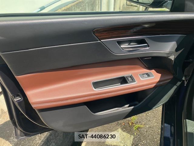 Jaguar XF 2017-03 7817221-13