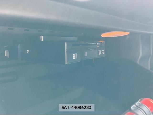 Jaguar XF 2017-03 7817221-15