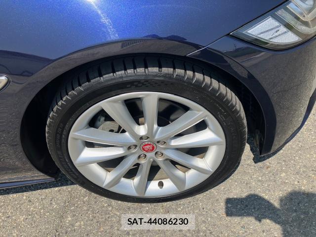Jaguar XF 2017-03 7817221-7