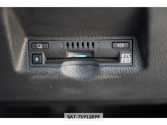 Toyota YARIS CROSS 2022-04 7815761-12