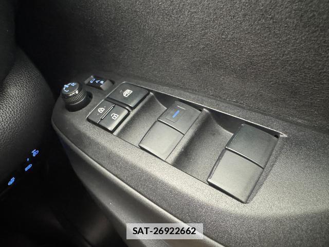 Toyota YARIS CROSS 2023-12 7819622-17