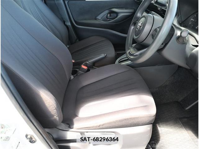 Toyota YARIS 2023-05 7811872-12