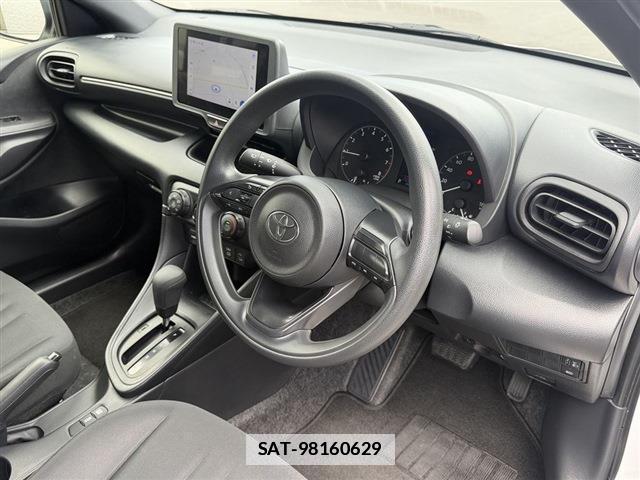 Toyota YARIS 2024-06 7814376-17