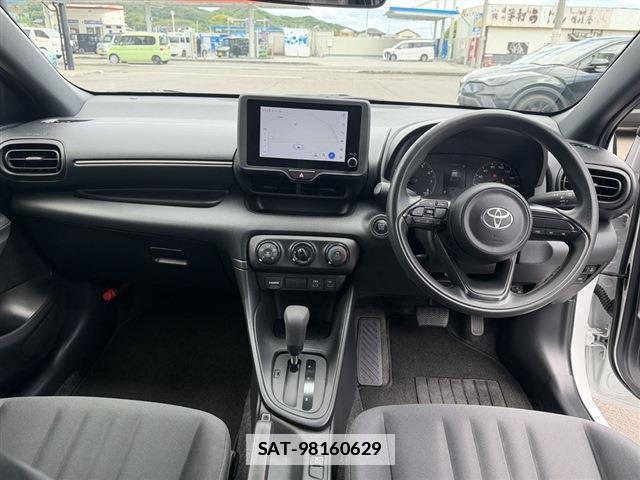 Toyota YARIS 2024-06 7814376-18