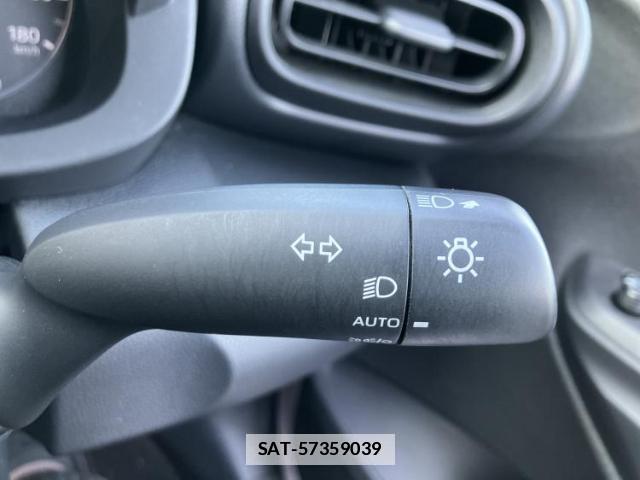 Toyota YARIS 2021-05 7816338-13