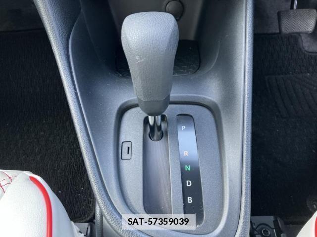 Toyota YARIS 2021-05 7816338-15