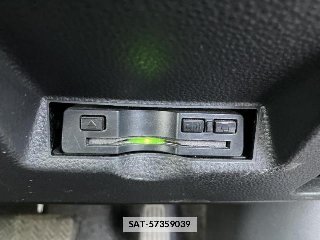 Toyota YARIS 2021-05 7816338-16