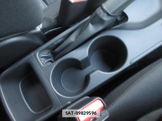 Toyota YARIS 2020-10 7820530-18