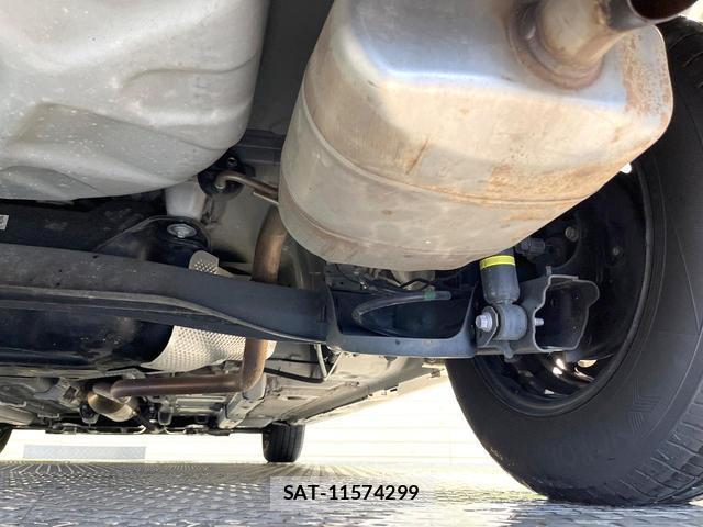 Toyota YARIS 2022-09 7820542-19