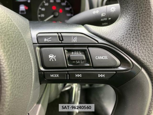 Toyota YARIS 2023-05 7821195-17