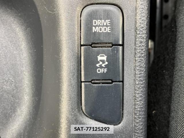 Toyota YARIS 2020-11 7821532-14