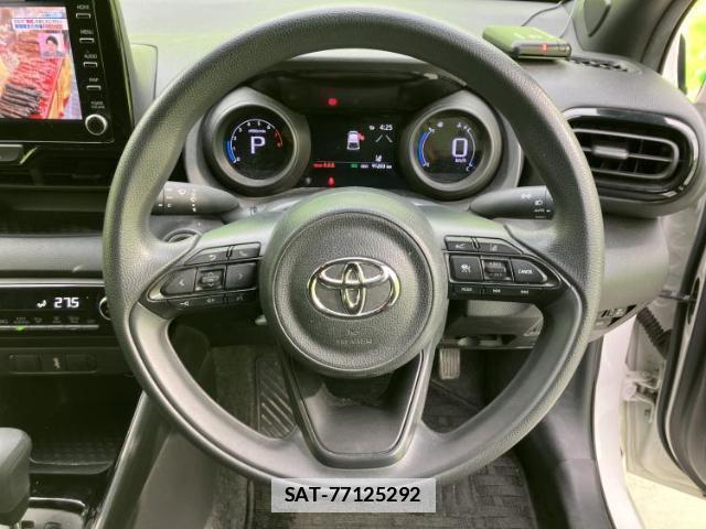 Toyota YARIS 2020-11 7821532-17