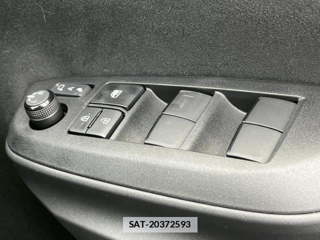 Toyota YARIS 2023-05 7821671-11