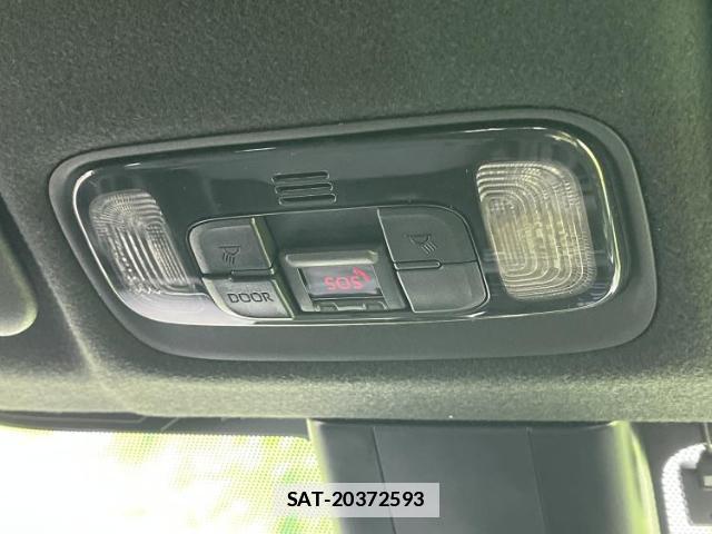 Toyota YARIS 2023-05 7821671-12