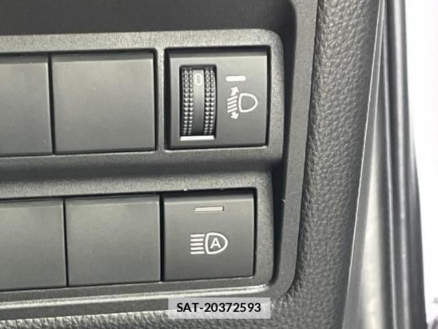 Toyota YARIS 2023-05 7821671-13