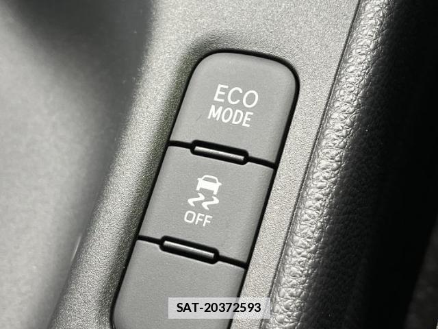 Toyota YARIS 2023-05 7821671-14