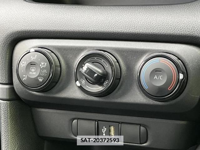 Toyota YARIS 2023-05 7821671-15