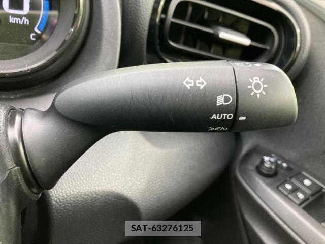 Toyota YARIS 2022-03 7821777-14