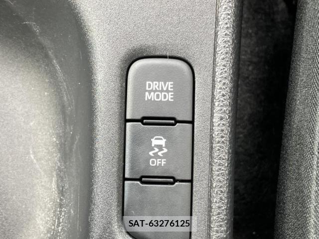 Toyota YARIS 2022-03 7821777-17