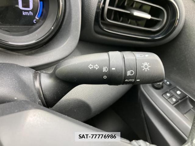 Toyota YARIS 2020-06 7822340-14