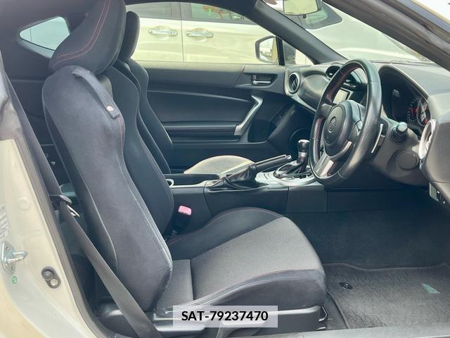 Toyota 86 2013-02 7867995-11
