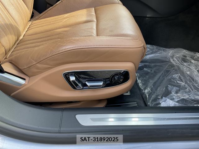 Audi A8 2019-02 7872812-12