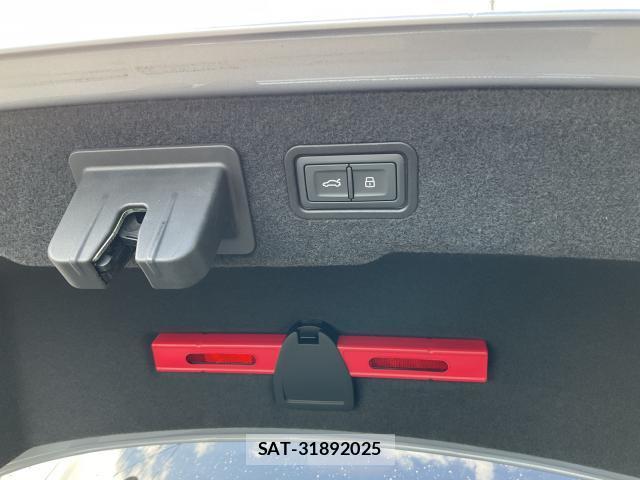 Audi A8 2019-02 7872812-18