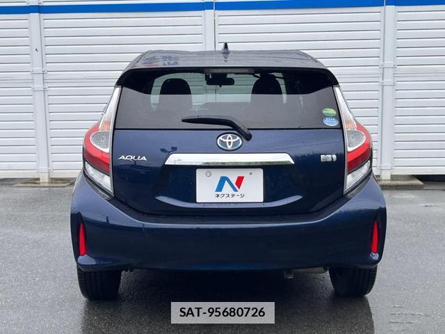 Toyota AQUA 2018-02 7867240-14