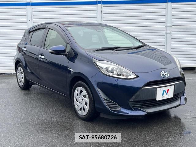 Toyota AQUA 2018-02 7867240-15