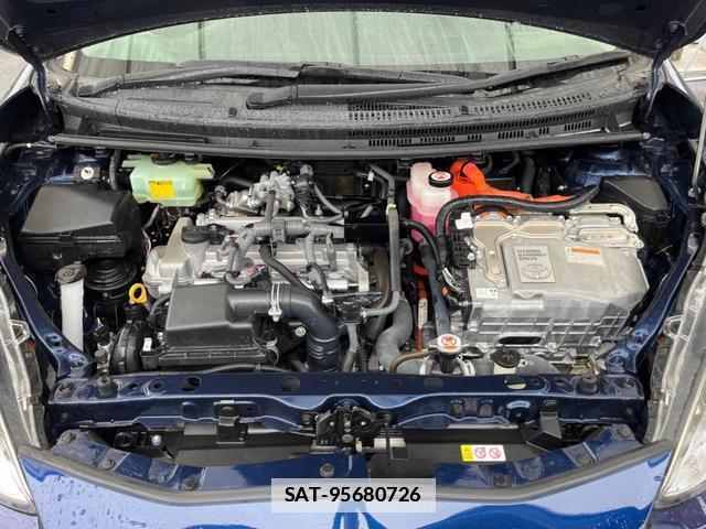 Toyota AQUA 2018-02 7867240-17