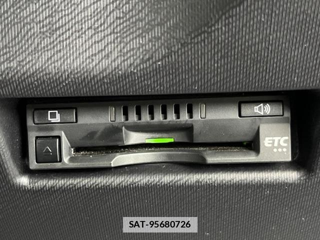 Toyota AQUA 2018-02 7867240-5
