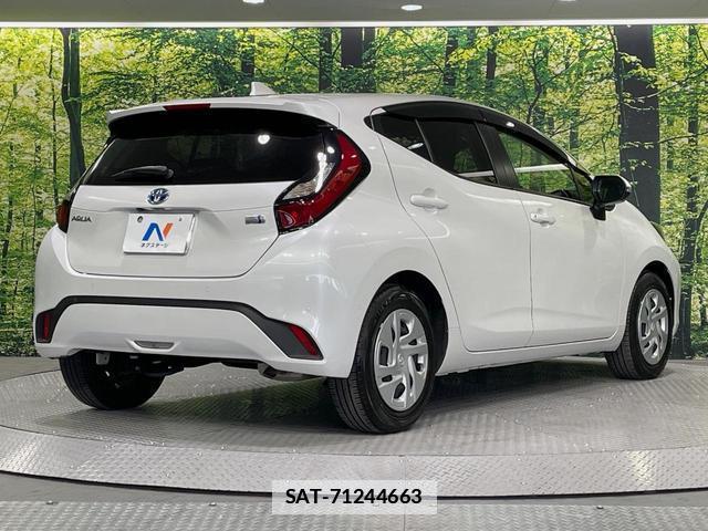 Toyota AQUA 2022-03 7867652-16