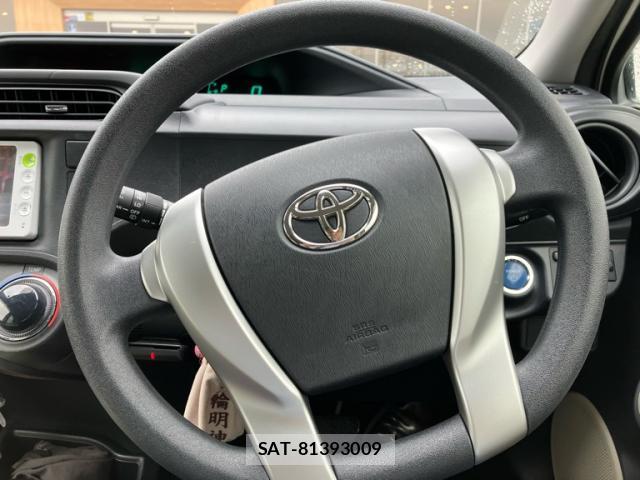 Toyota AQUA 2012-01 7868658-14