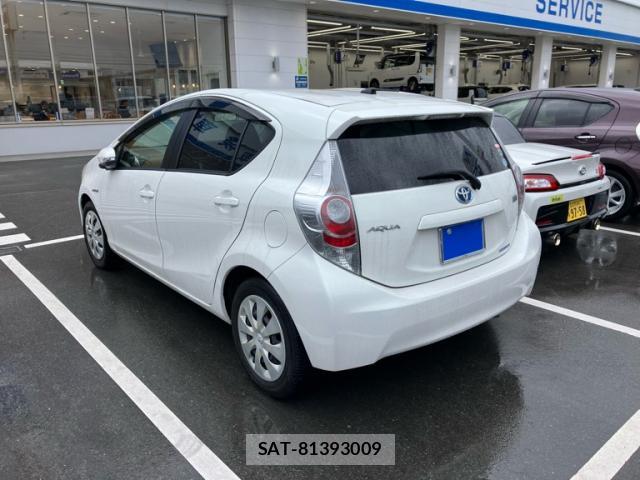 Toyota AQUA 2012-01 7868658-2
