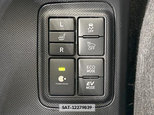 Toyota AQUA 2018-09 7869139-6