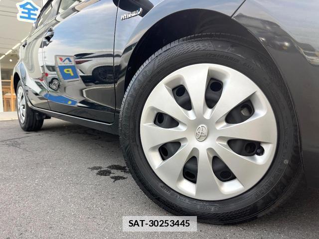 Toyota AQUA 2014-06 7870372-11
