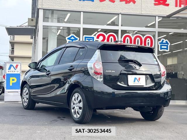 Toyota AQUA 2014-06 7870372-14