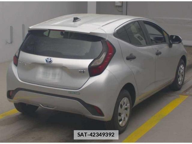 Toyota AQUA 2022-01 7870538-1