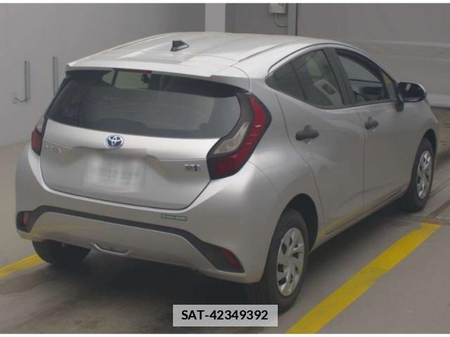 Toyota AQUA 2022-01 7870538-3