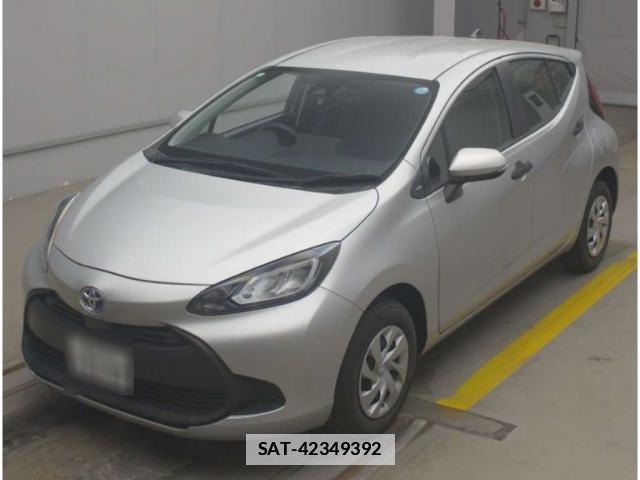 Toyota AQUA 2022-01 7870538-4