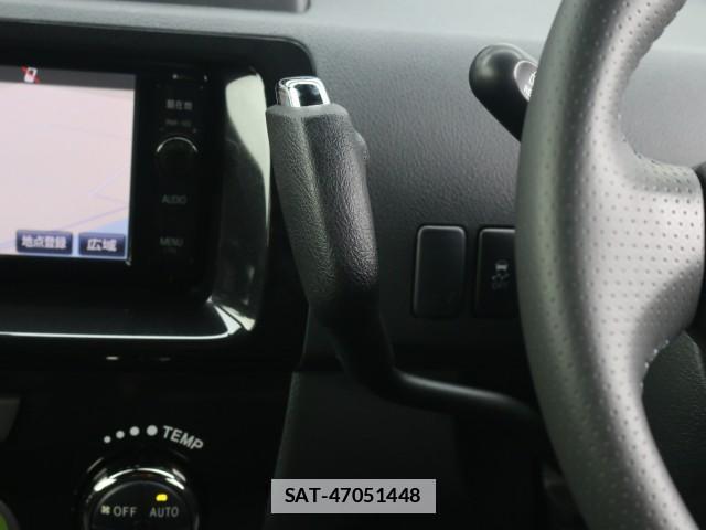 Toyota BB 2016-06 7867521-15