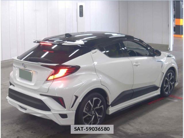Toyota C-HR 2020-10 7866994-4